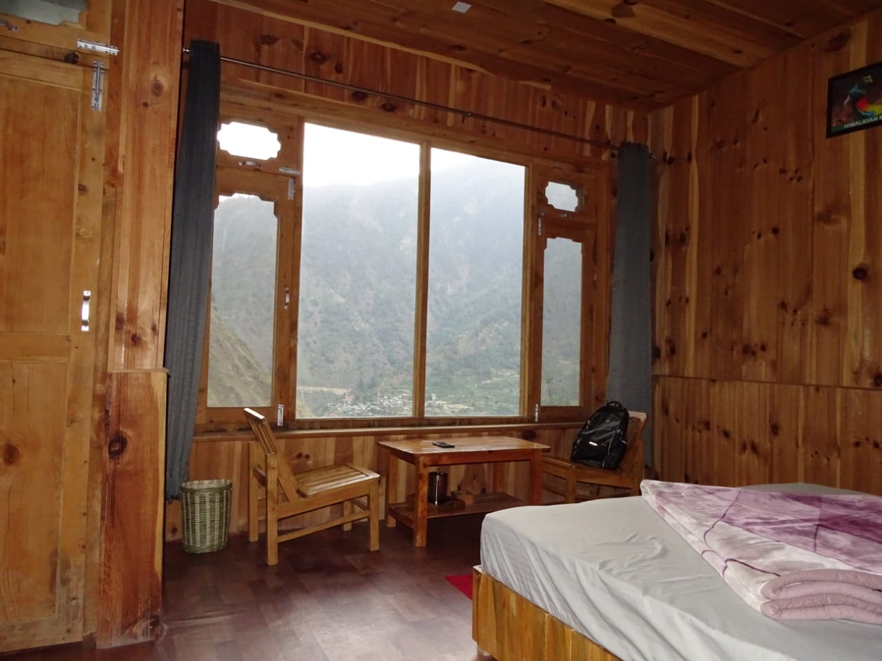 apple blush retreat tirthan valley